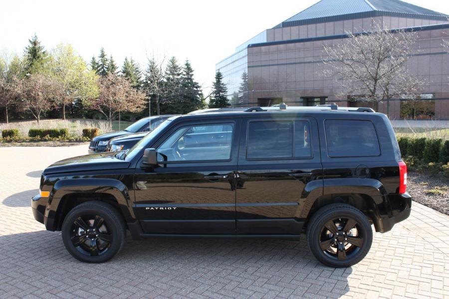  Jeep Altitude Editions 2012 года  (фото 10 из 12)